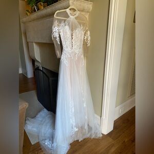 Pronovias Barcelona Garland Lace & Tulle Wedding Gown Illusion Lace Ball Gown